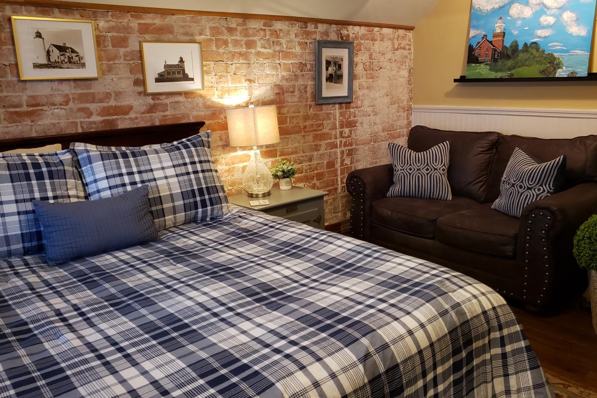 hotels that allow 18 year olds to check in michigan Dahlia Sweeney